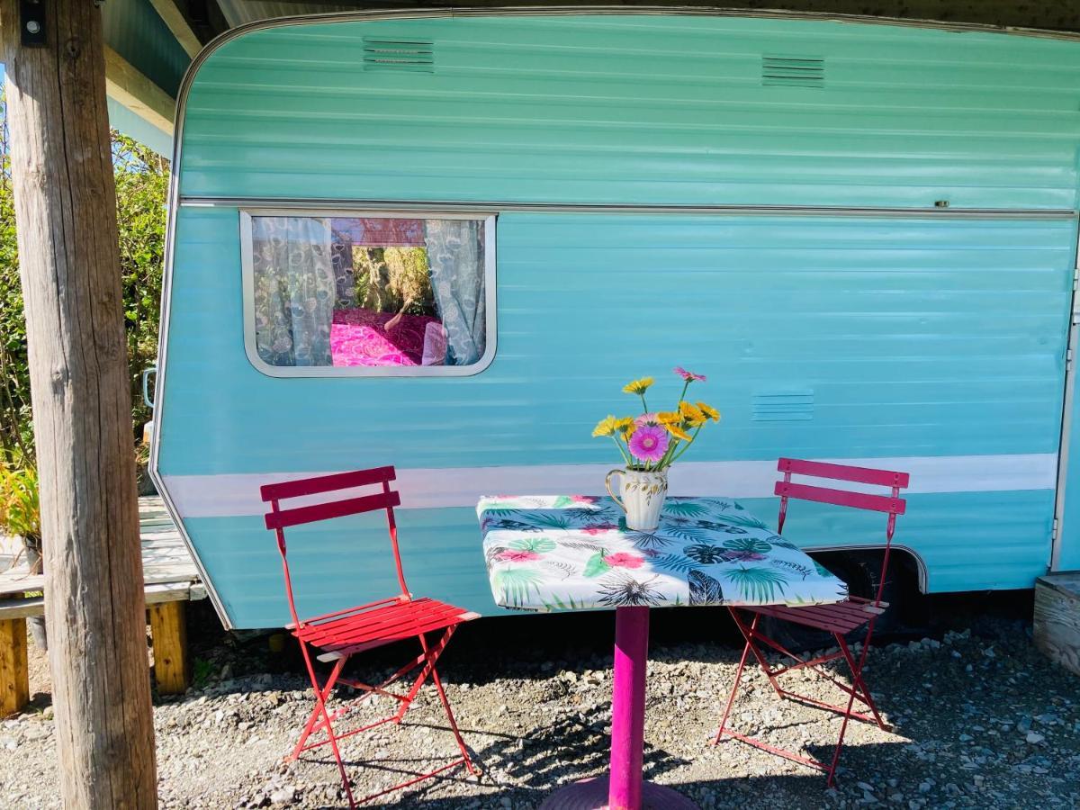 Retro Caravans At Valentia Island Escape Hotel Chapeltown Exterior foto