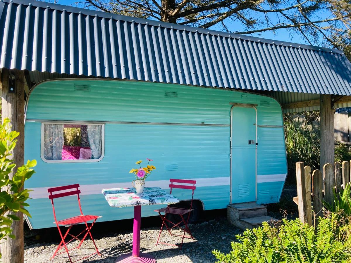 Retro Caravans At Valentia Island Escape Hotel Chapeltown Exterior foto