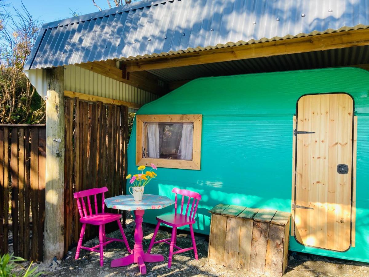 Retro Caravans At Valentia Island Escape Hotel Chapeltown Exterior foto