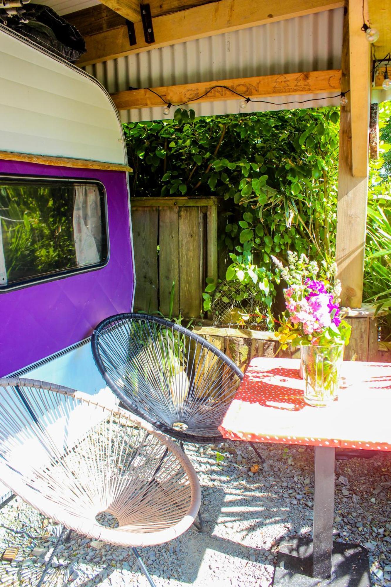 Retro Caravans At Valentia Island Escape Hotel Chapeltown Exterior foto