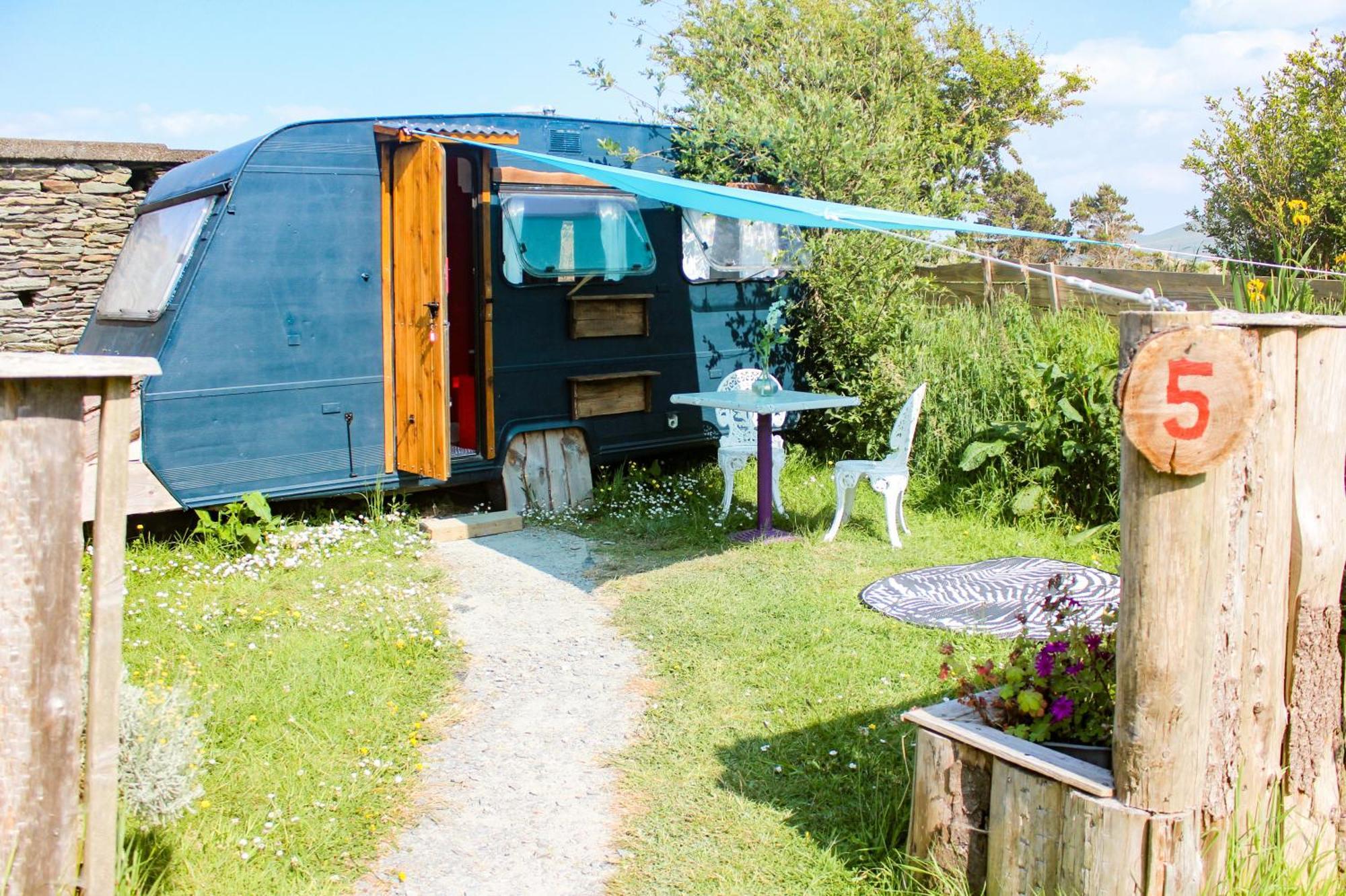 Retro Caravans At Valentia Island Escape Hotel Chapeltown Exterior foto