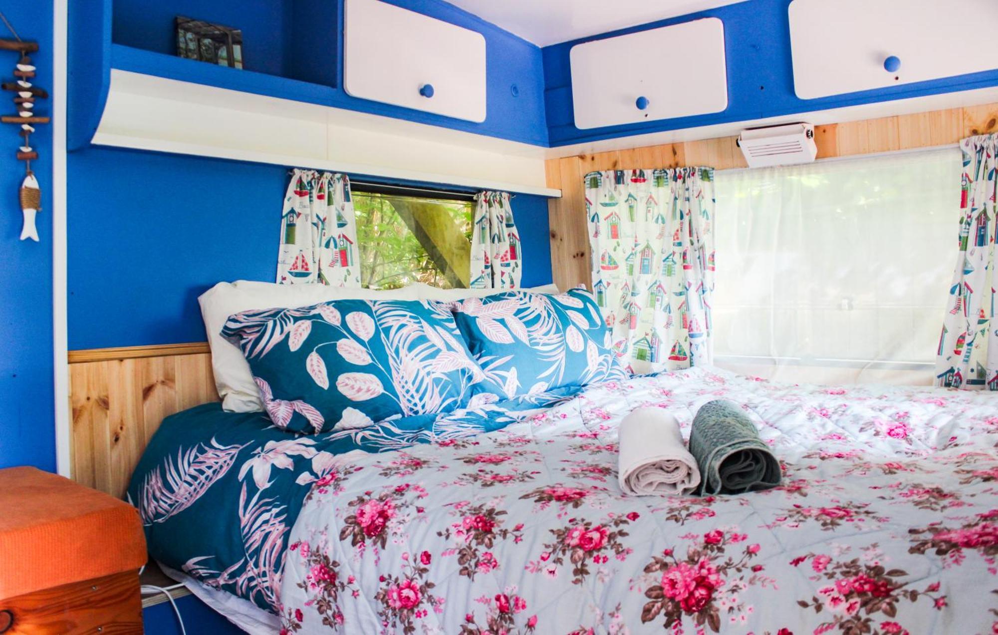 Retro Caravans At Valentia Island Escape Hotel Chapeltown Exterior foto