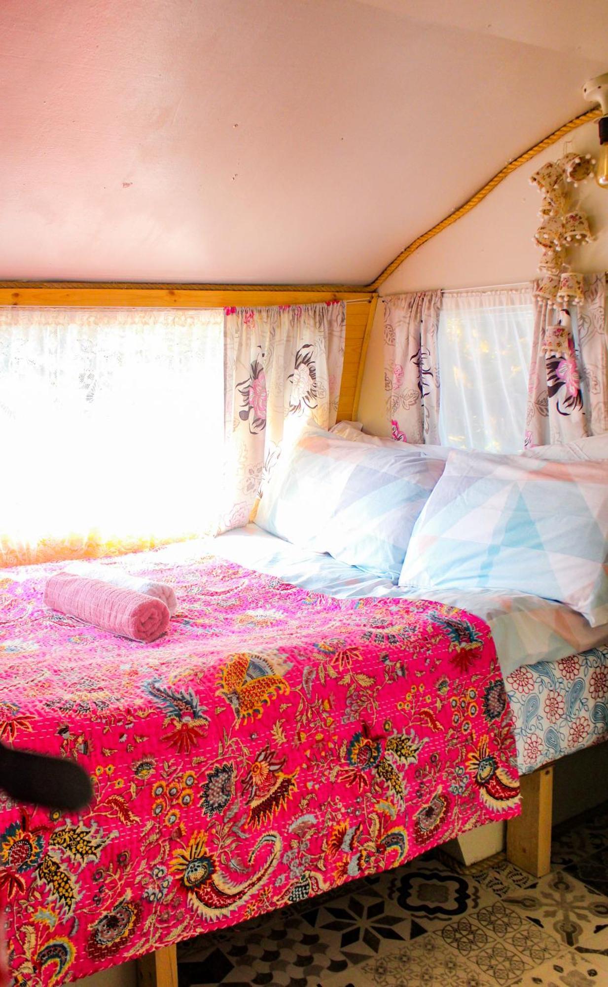 Retro Caravans At Valentia Island Escape Hotel Chapeltown Exterior foto