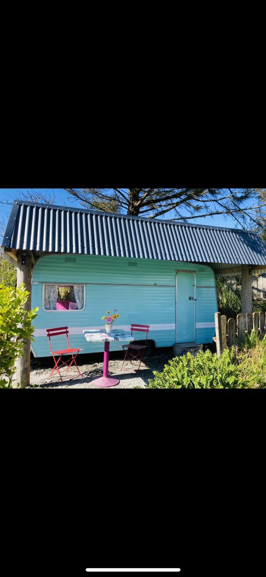 Retro Caravans At Valentia Island Escape Hotel Chapeltown Exterior foto